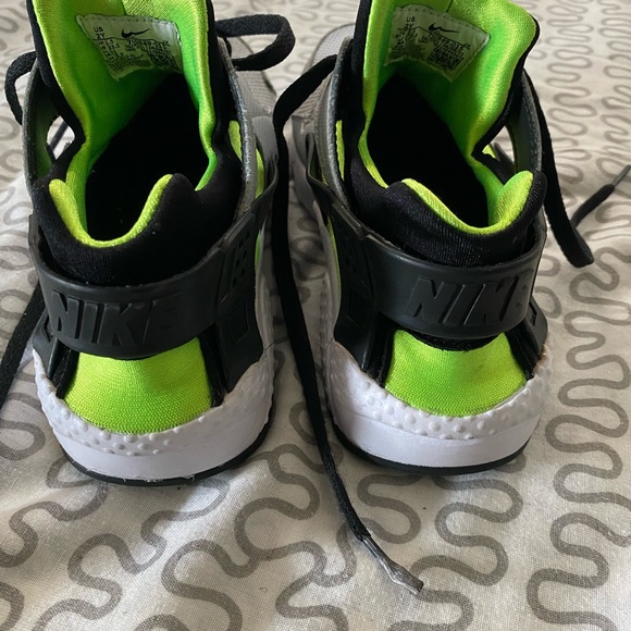 Boys Nike sneakers - Picture 8 of 11